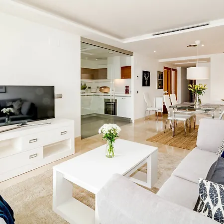 Lab-modern 3 Bedroom Near Apartment